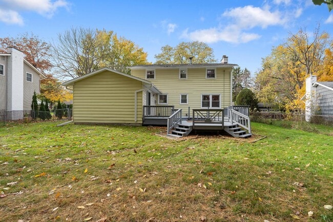 Building Photo - 20 Apricot Ln