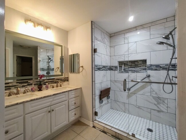 Building Photo - Beautiful 3 bedroom home ready for move in