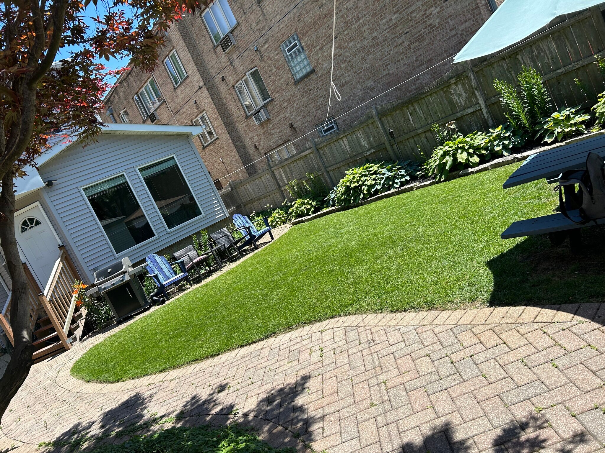 Beautiful backyard out back of unit - 6320 N Paulina St