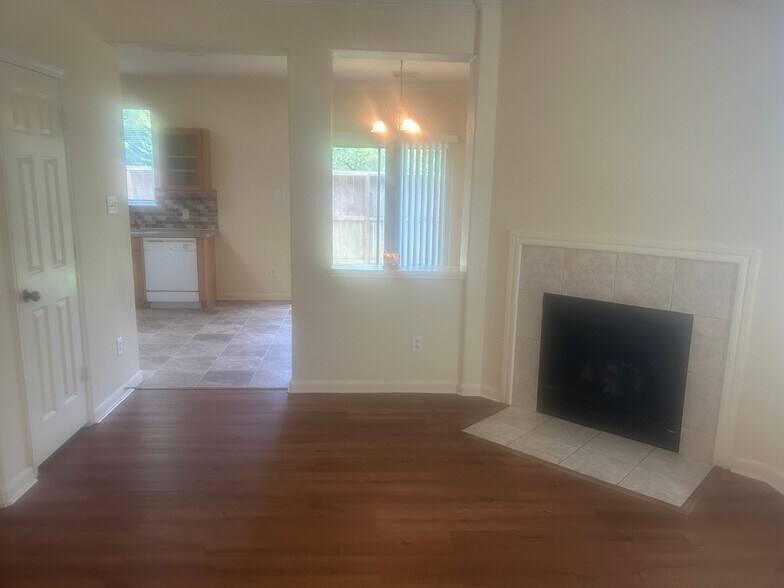 Building Photo - 8031 Barnes Ridge Ln