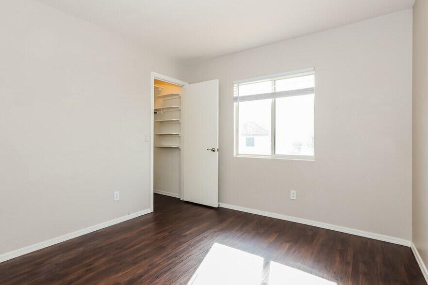 Building Photo - 12005 W Corrine Dr