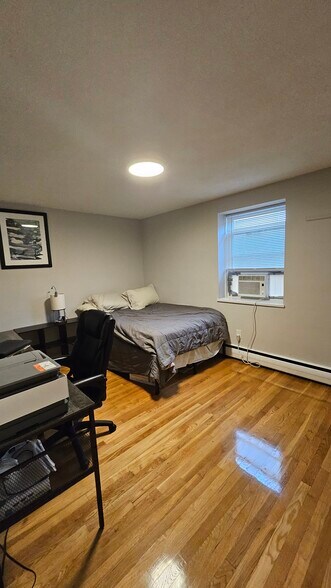 Building Photo - 46 Stetson St
