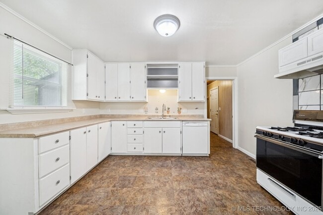Building Photo - 3917 E Xyler St