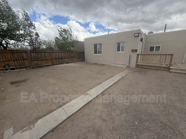 Building Photo - 704 La Poblana Rd NW