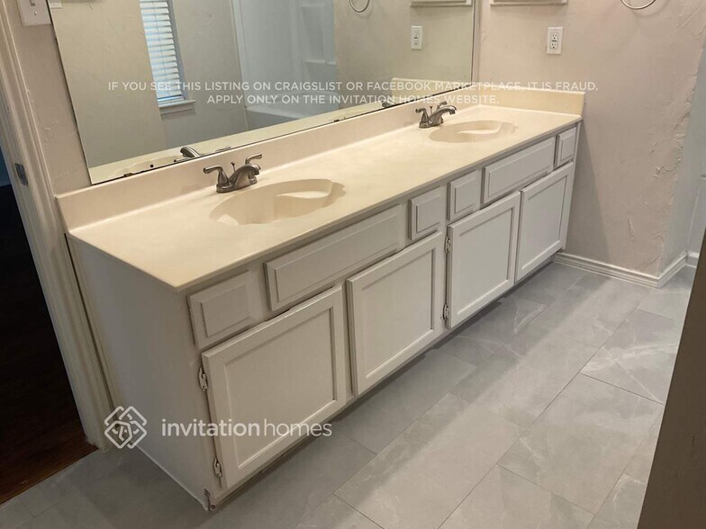 Building Photo - 1405 Country Ln