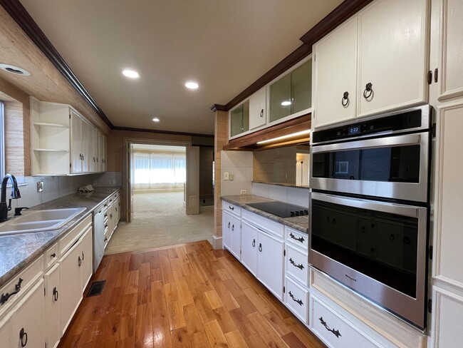 Building Photo - Gorgeous Mid-Century Modern Home Adjacent to BYU