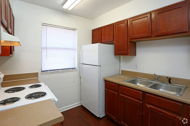 Kitchen - Hickory Hill Apartments