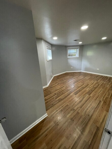 Building Photo - 1436 E 71st Pl