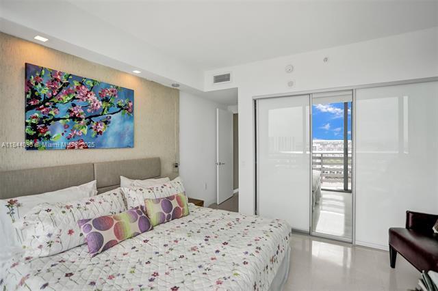 Building Photo - 460 NE 28th St