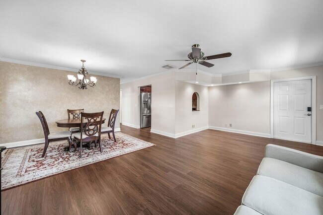 Building Photo - 2303 Lowson Blvd