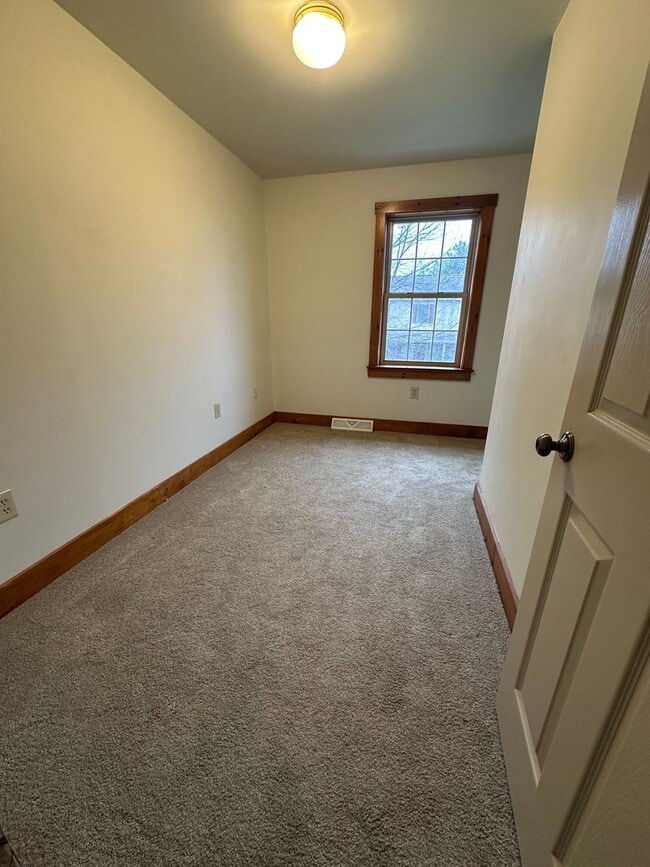 Building Photo - 3 Bedroom Townhouse Leola