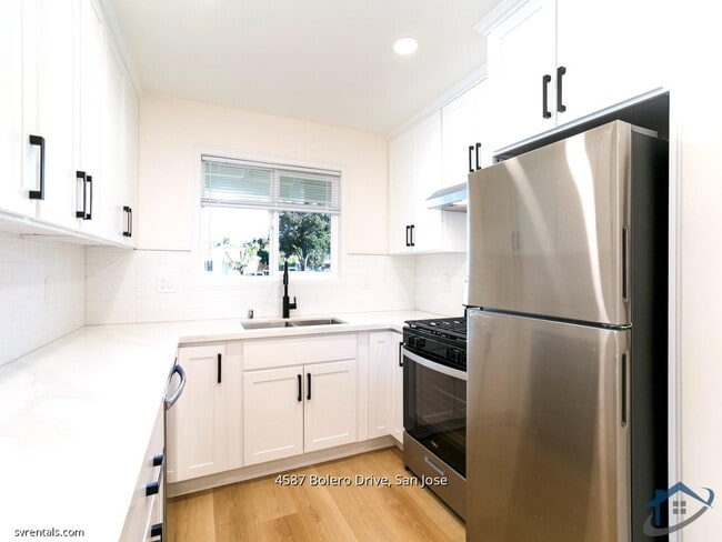 Building Photo - 4587 Bolero Dr