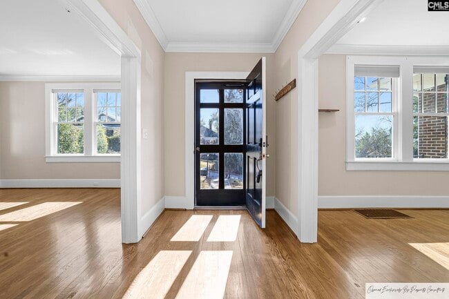 Building Photo - 1701 Pinewood Dr