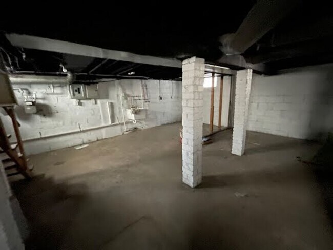 Building Photo - 530 Rosemont Ct NW