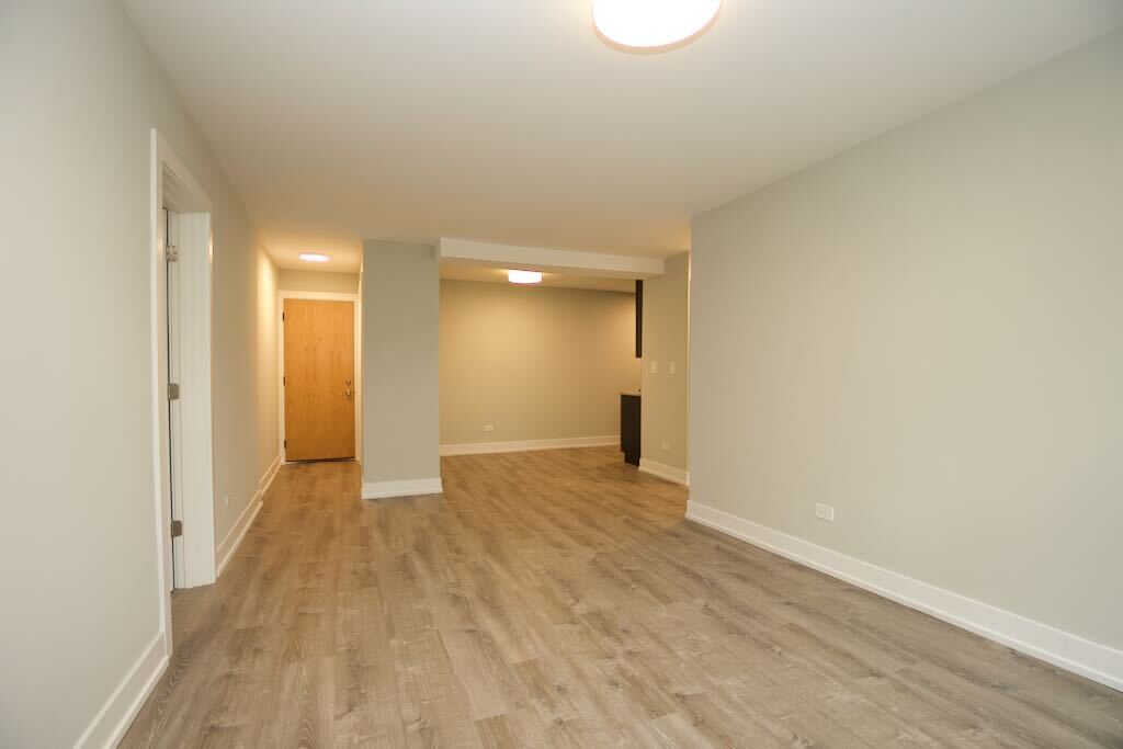 Building Photo - 430 W Barry Ave