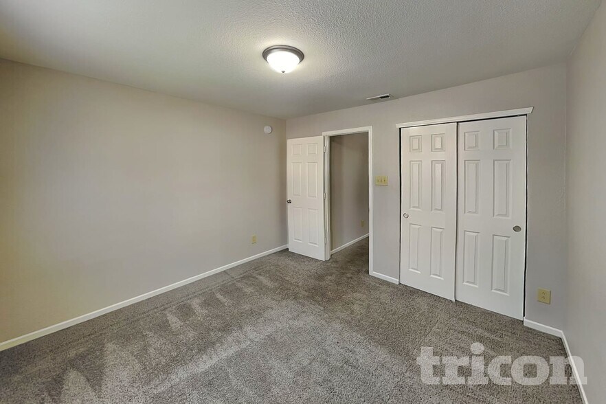 Building Photo - 8039 Retreat Ln