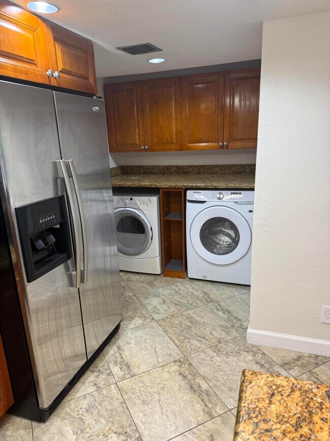 Building Photo - 11834 Greenbriar Cir