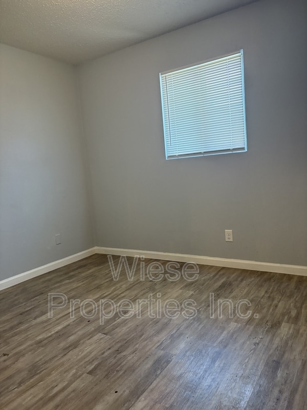 Building Photo - 824 E Ridgely Ave