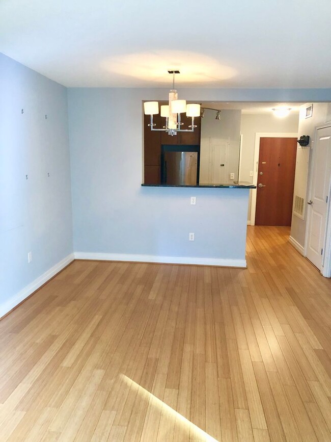 Building Photo - Cozy 1 Bedroom / 1 Bathroom Apartment in P...