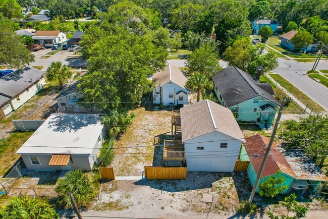 Building Photo - REDUCED Rent $1995.00.... 3 bed/2 bath Split Level, NEW downstairs addition, lots of extras