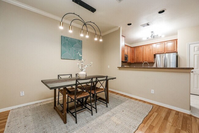 Building Photo - 2865 Westhollow Dr