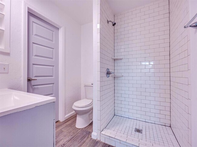Building Photo - 6312 Overcourt Manor