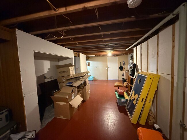 Building Photo - 3-Bedroom, 1-Bath Home for Rent – Lowell