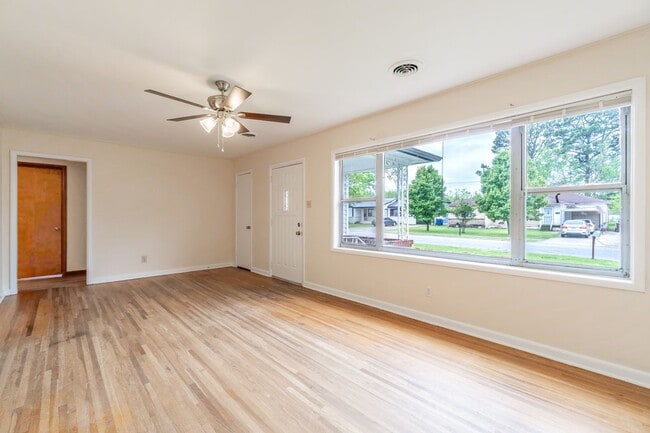 Building Photo - * Move-In Special * Charming 3 Bedroom, 1....