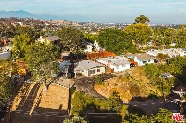 Building Photo - 1231 Montecito Dr