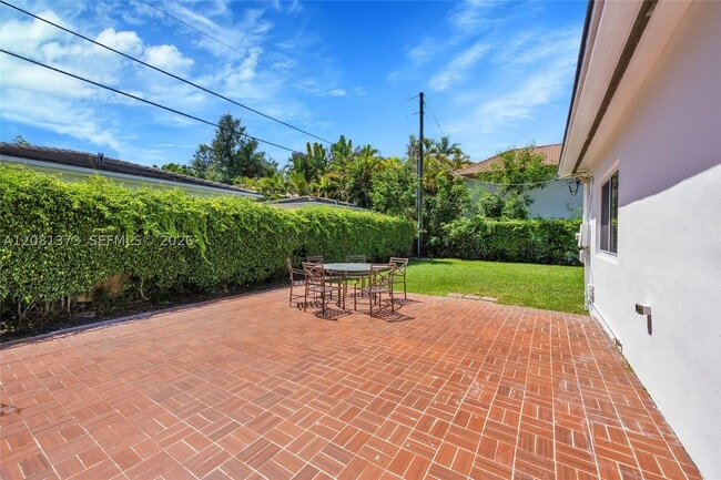 Building Photo - 1540 Sarria Ave