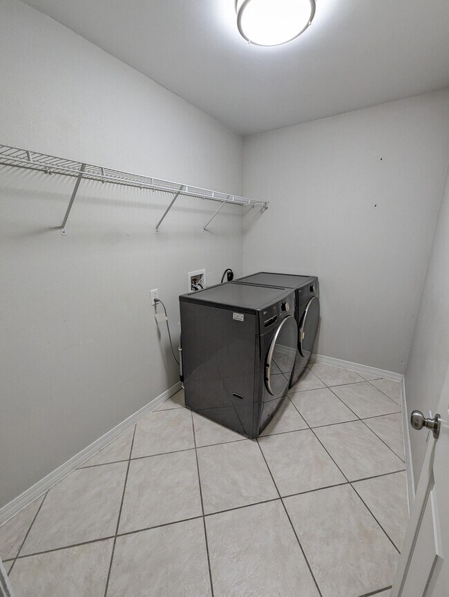 Building Photo - 1020 Freeport Ct