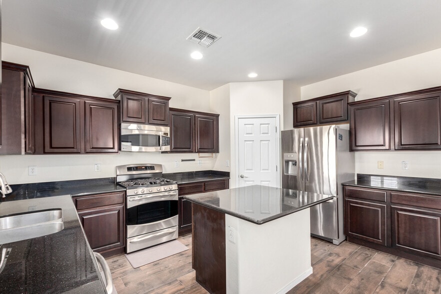 Building Photo - 16306 N 73rd Dr