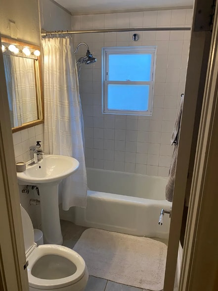 Building Photo - 4830 S Detroit Ave