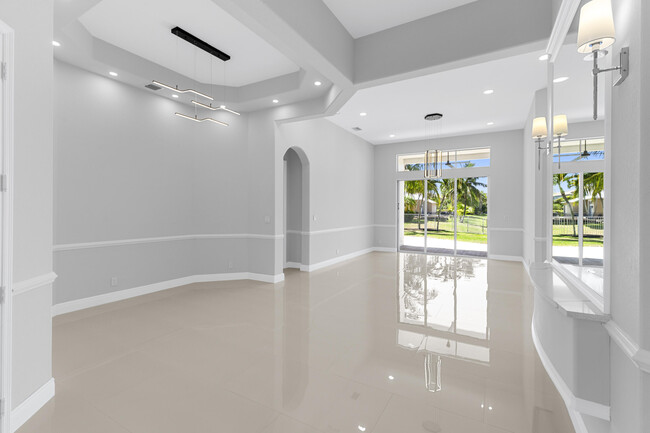 Building Photo - 1256 Beacon Cir