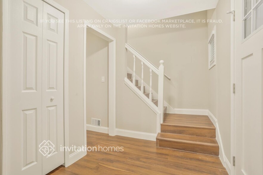Building Photo - 2404 Hillboro Cir S W