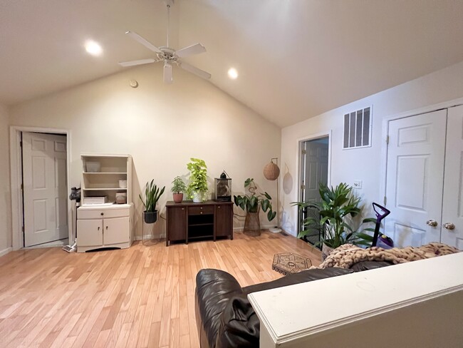 Building Photo - 368 Channing Dr