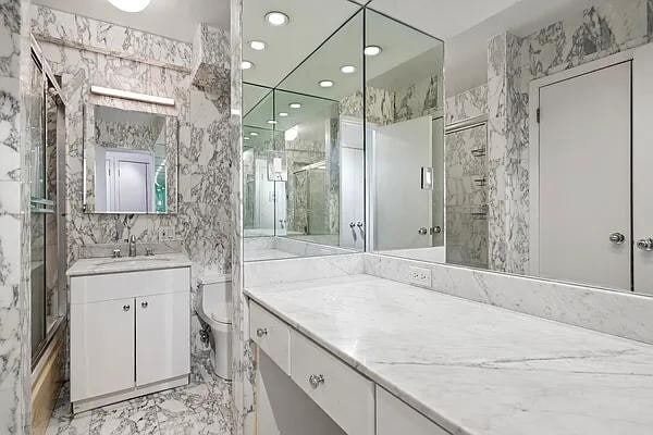 Building Photo - 69 W 9th St