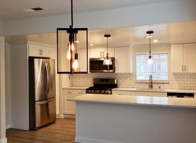 Building Photo - 3357 Madison St