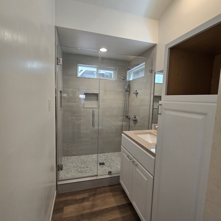 Building Photo - 3555 Colonial Ave