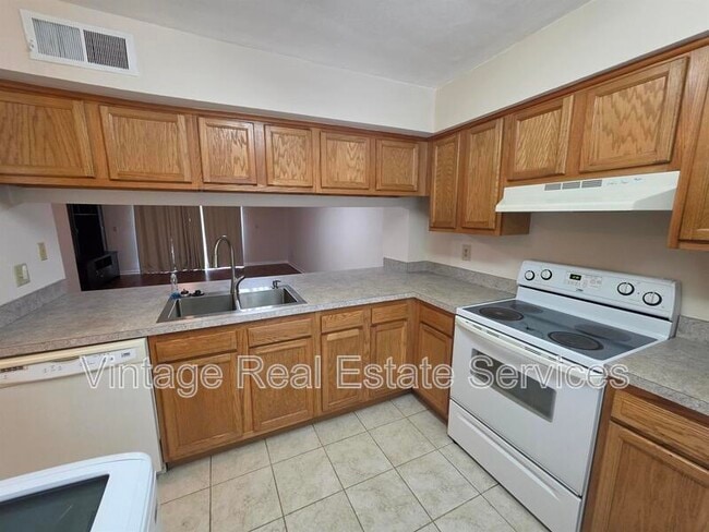 Building Photo - 5202 Sunridge Palms Dr