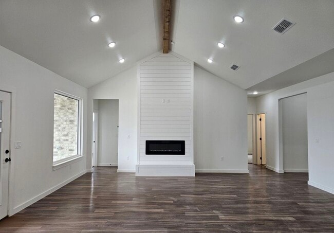 Building Photo - 301 Primrose Pt