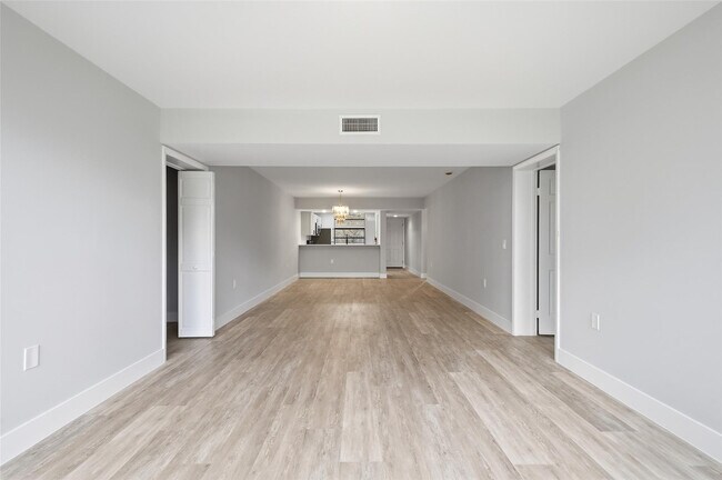 Building Photo - 1717 Whitehall Dr