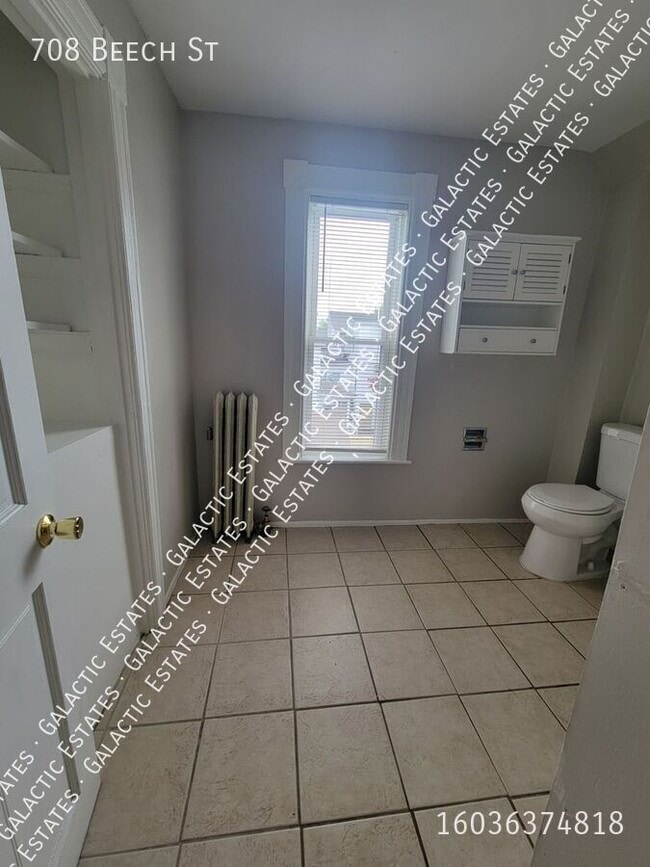 Building Photo - 708 Beech St