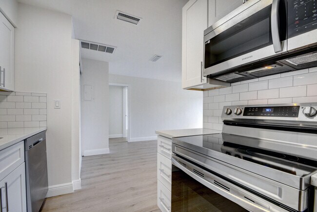 Building Photo - 614 Executive Center Dr