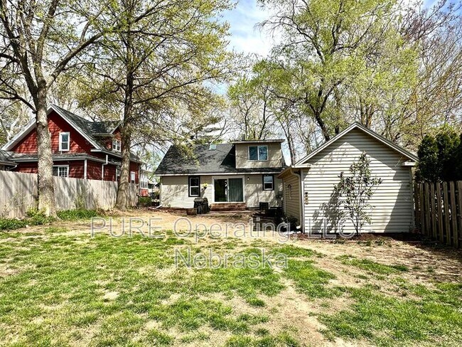 Building Photo - 5011 Miami St