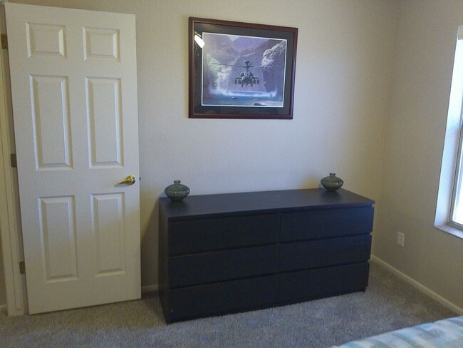 Building Photo - Seasonal  available Sept 1, 2025 to April 30,2026