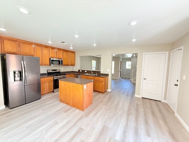 Building Photo - Cozy and charming 3-bedroom, 2.5-bath home