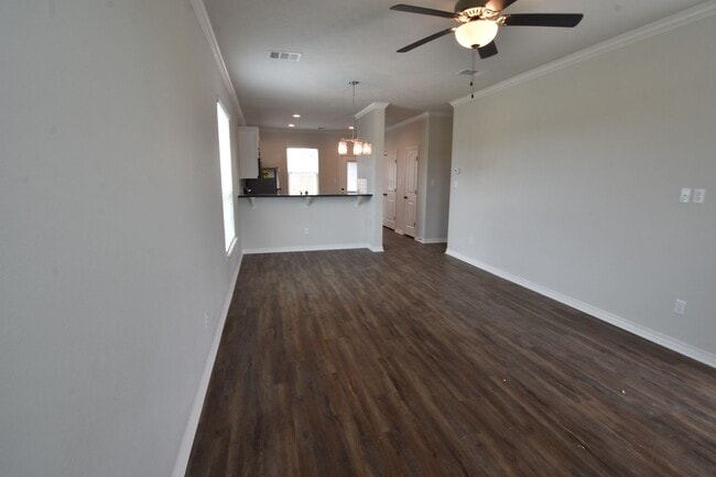 Building Photo - 4 bed,4 bath House available Jan 2nd 2026