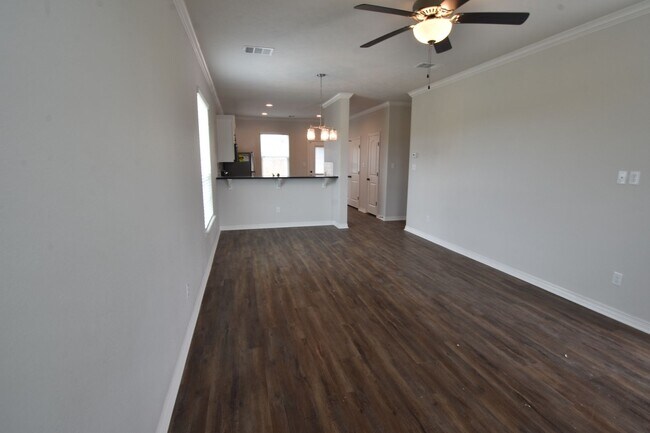 Building Photo - 4 bed,4 bath House