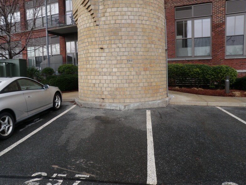 Building Photo - 156 Porter St